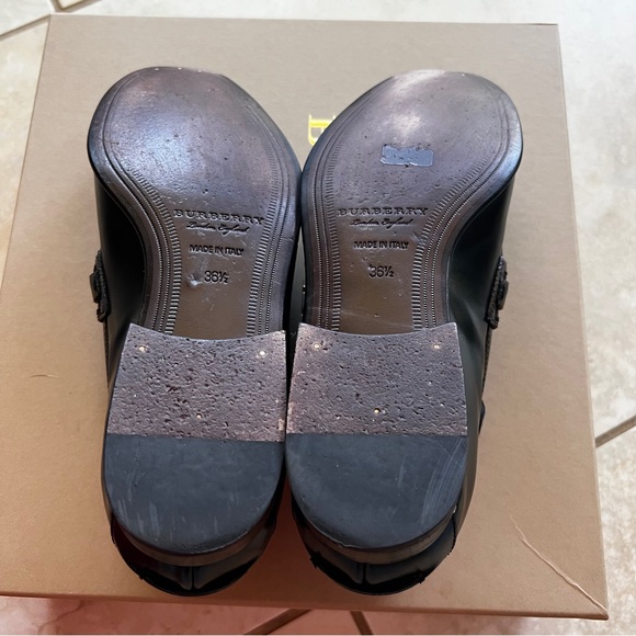 BURBERRY Solway L gold-chained black leather loafer - Picture 8 of 9